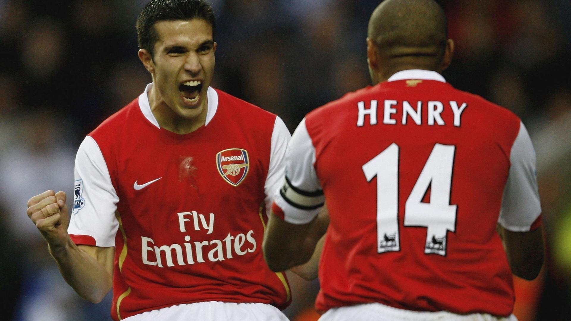 费迪南德与斯科尔斯见证C罗绝平瞬间,传奇反应引爆社交媒体