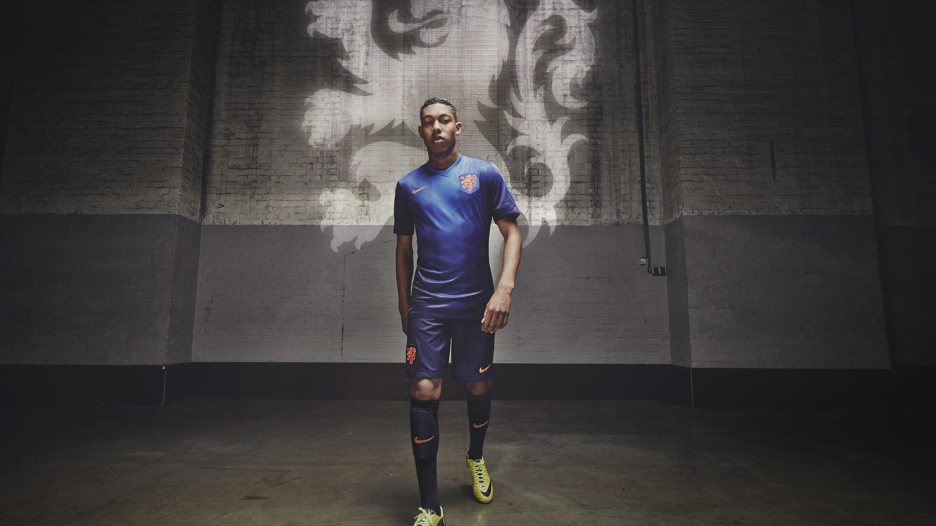 小罗扭屁股进球，叹为观止！足球史上最富创意的破门瞬间重现江湖