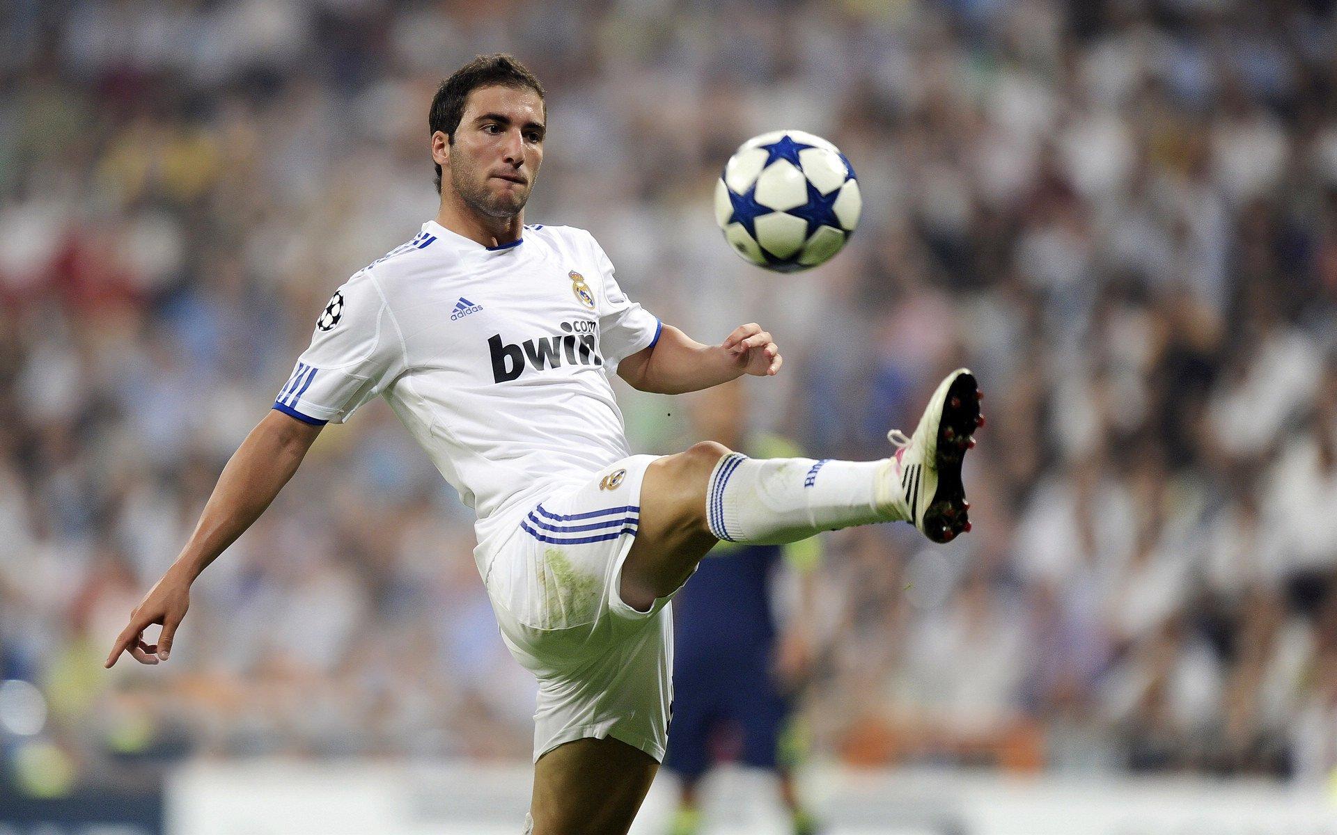 巴萨连胜终结，皇马重燃争冠希望，皇家社会主场2-1逆转胜